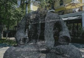 abr и Банк ЦентрКредит установили чапан в центре Алматы