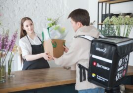 Яндекс запустил рекламную кампанию про доставку вещей по городу