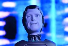 «Классно умеют в пиар»: российский робот Aidol упал на презентации — и получил заказы, внимание рынка и инвестиции