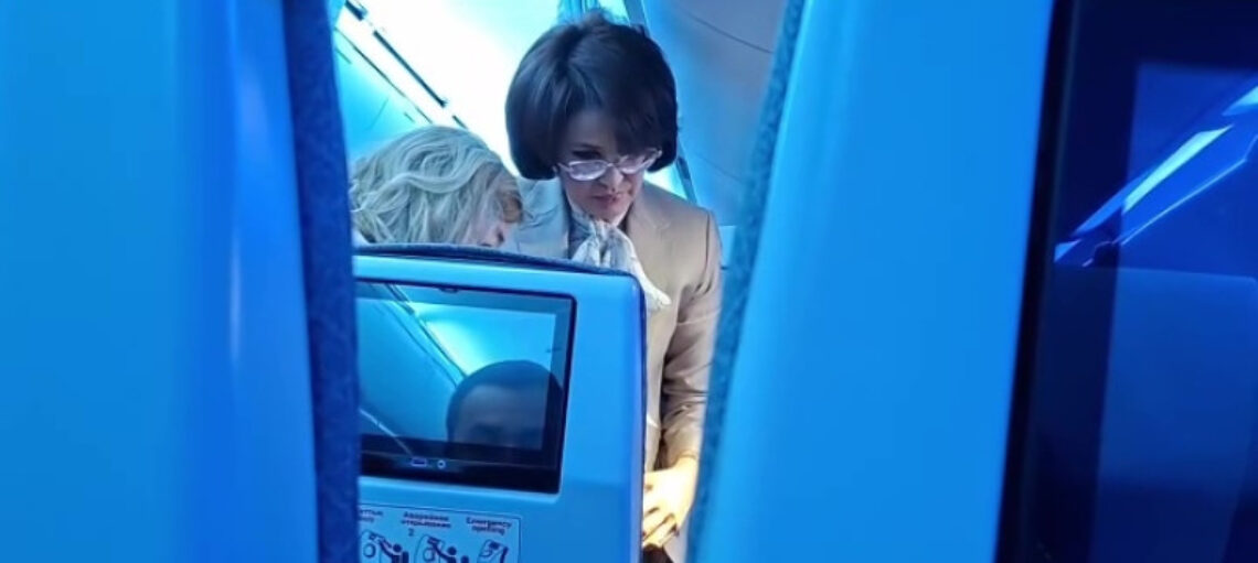 “Я не смогу повлиять на мнение каждого“. Министр здравоохранения о видео на борту самолёта